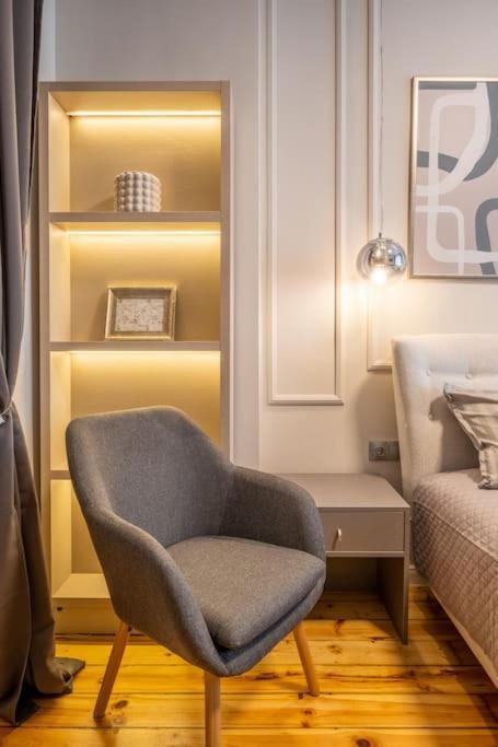 Apartment Calm, Luxury Apartment, Premium Location At Ndk! *