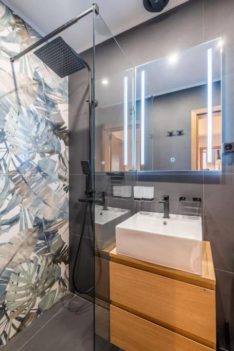 Calm, Luxury Apartment, Premium Location At Ndk! Apartment Sofia